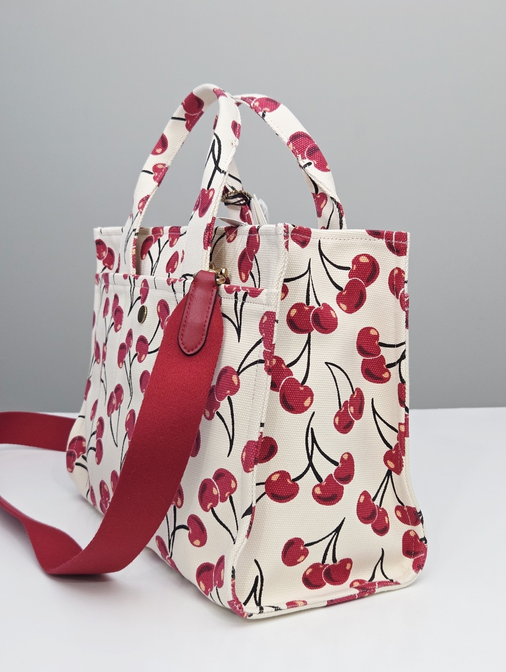 NWT COACH CARGO TOTE BAG WITH CHERRY PRINT - CZ193 LARGEST SIZE - Picture 8 of 10